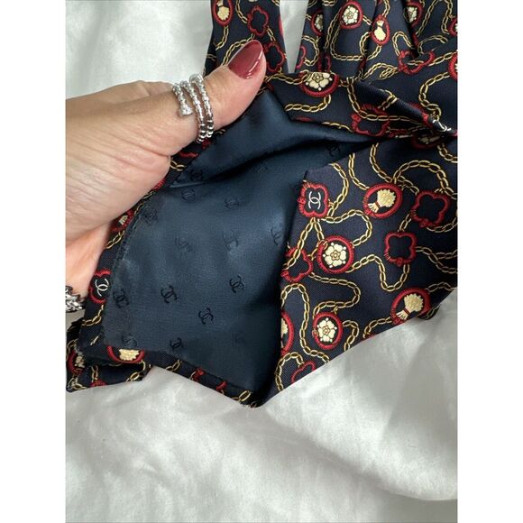 CHANEL Silk Logo Chain Tie - Picture 5 of 6